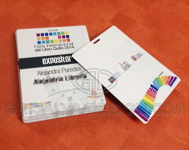 Impresión Full Color, perforación para cordel, datos individuales.