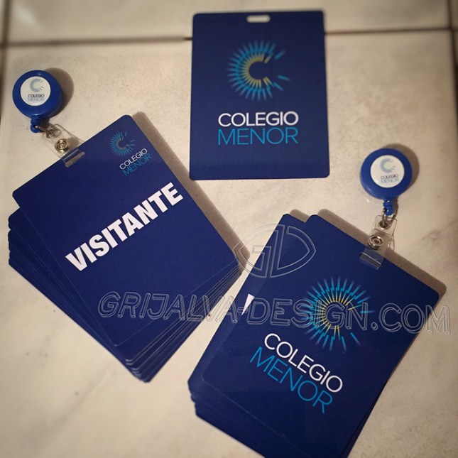 Gafetes para entrada de visitas, con perforación. Pedidos: 09-99 711 711, envíos a todo el país.